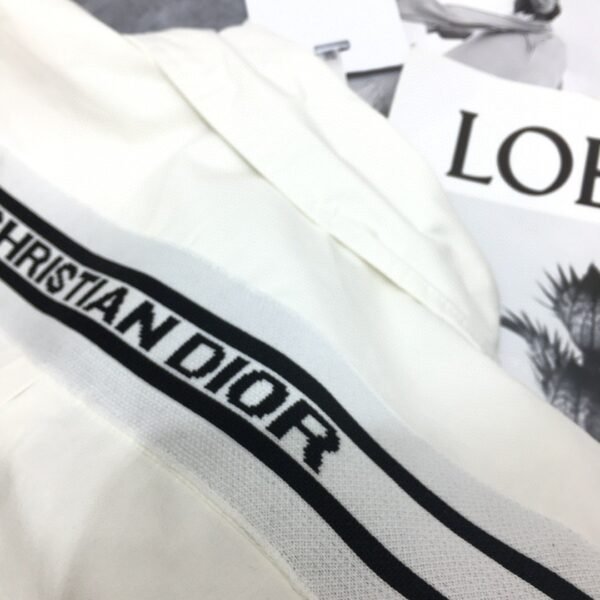 DIOR’s new women’s shirt CD embroidered with little bee logo