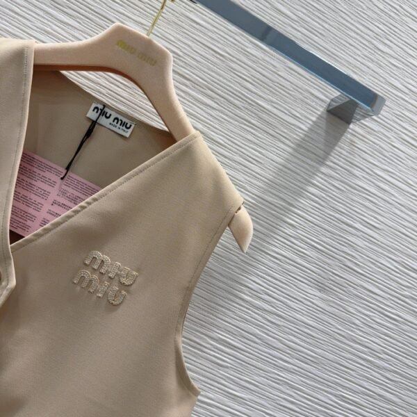 miumiu 2025 new style vest pleated skirt suit with belt