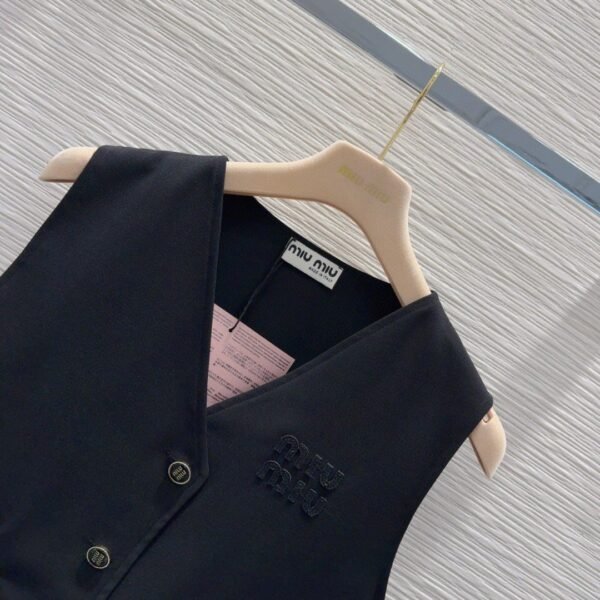 miumiu 2025 new style vest pleated skirt suit with belt