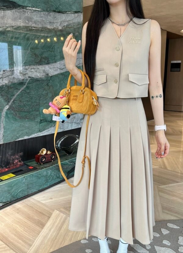 miumiu 2025 new style vest pleated skirt suit with belt