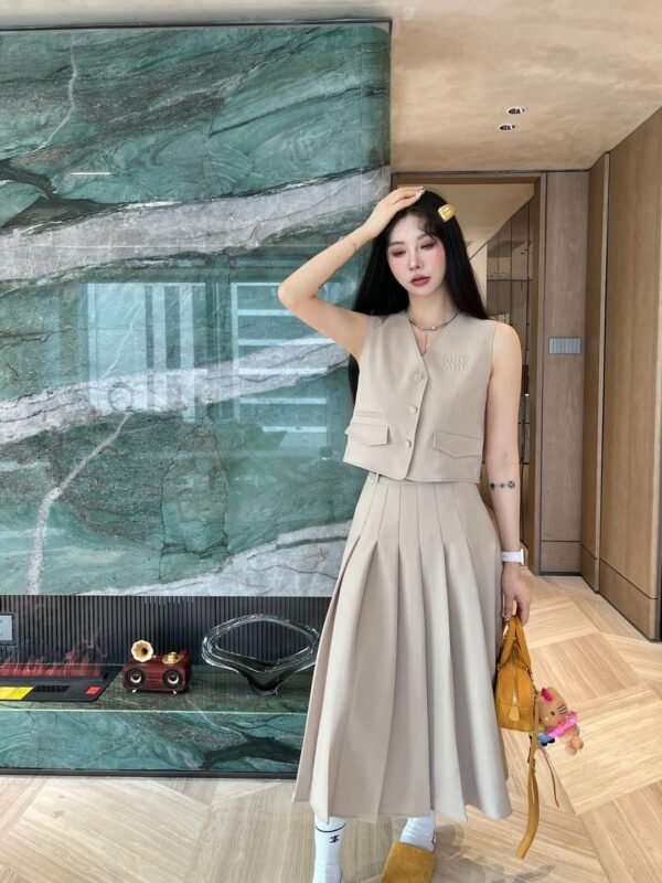 miumiu 2025 new style vest pleated skirt suit with belt