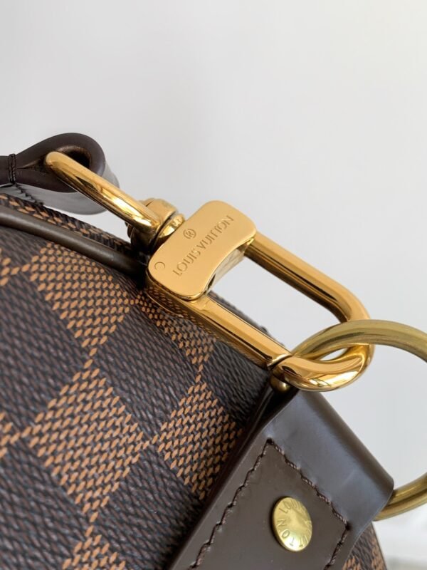 Louis Vuitton Keepall 50 travel bag is made of the new iconic Monogram Eclopse canvas and measures 50x29x23cm