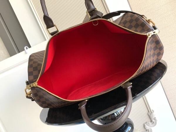 Louis Vuitton Keepall 50 travel bag is made of the new iconic Monogram Eclopse canvas and measures 50x29x23cm