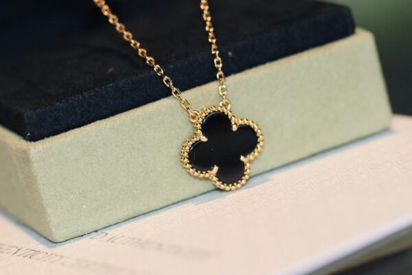 Van Cleef & Arpels necklace high edition