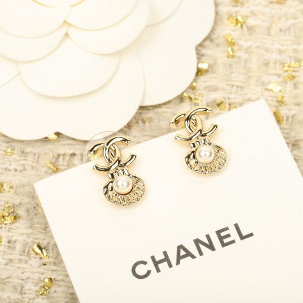 Chanel Shell Earrings Premium Edition 1:1