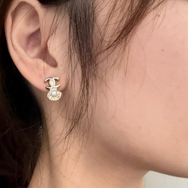 Chanel Shell Earrings Premium Edition 1:1