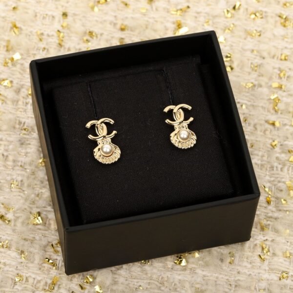 Chanel Shell Earrings Premium Edition 1:1