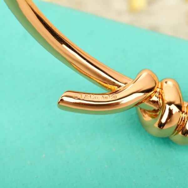 Tiffany Knot series symbolizes the strong connection of love bracelet premium version