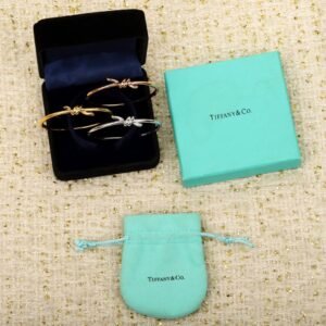 cmp_i1736533305772_9734_0_0.jpg Tiffany Knot series symbolizes the strong connection of love bracelet premium version