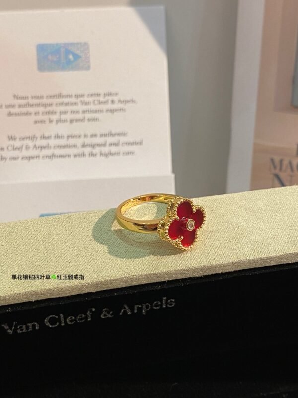 Van Cleef & Arpels four-leaf clover ring