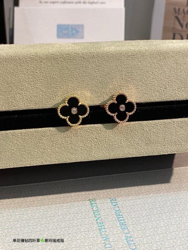 Van Cleef & Arpels four-leaf clover ring