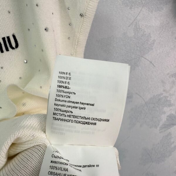 Miu Miu V-neck short-sleeved knit top with small hot diamond embellishment design