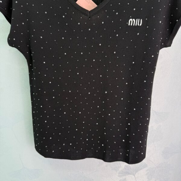 Miu Miu V-neck short-sleeved knit top with small hot diamond embellishment design