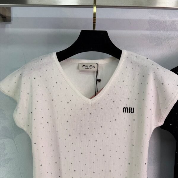 Miu Miu V-neck short-sleeved knit top with small hot diamond embellishment design