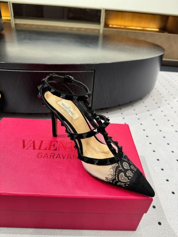 cmp_i1750069608188_2037_0_7.jpg Valentino lace high heels 9.5cm high