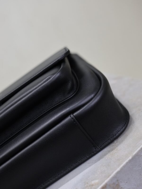 YSL Niki Small Messenger Bag Premium Edition Dimensions: 22×16.5×12cm