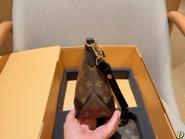 Louis Vuitton Boulogne croissant + coin purse, free labubu pendant in random colors for a limited time Labubu pendant gift deadline 2025-7.15