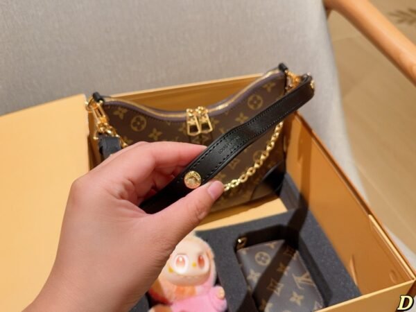 Louis Vuitton Boulogne croissant + coin purse, free labubu pendant in random colors for a limited time Labubu pendant gift deadline 2025-7.15