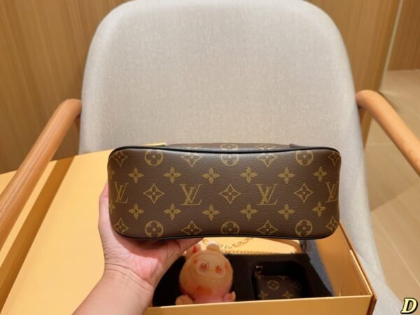 Louis Vuitton Boulogne croissant + coin purse, free labubu pendant in random colors for a limited time Labubu pendant gift deadline 2025-7.15