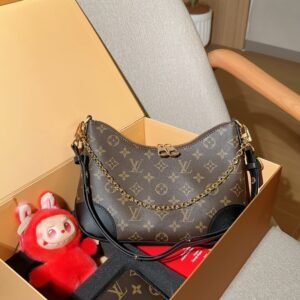 Louis Vuitton Boulogne croissant + coin purse, free labubu pendant in random colors for a limited time Labubu pendant gift deadline 2025-7.15