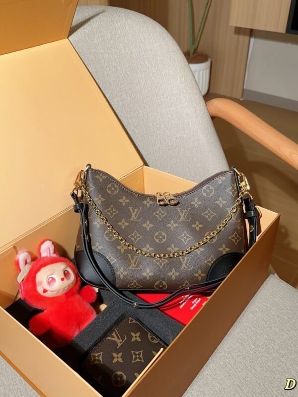 Louis Vuitton Boulogne croissant + coin purse, free labubu pendant in random colors for a limited time Labubu pendant gift deadline 2025-7.15