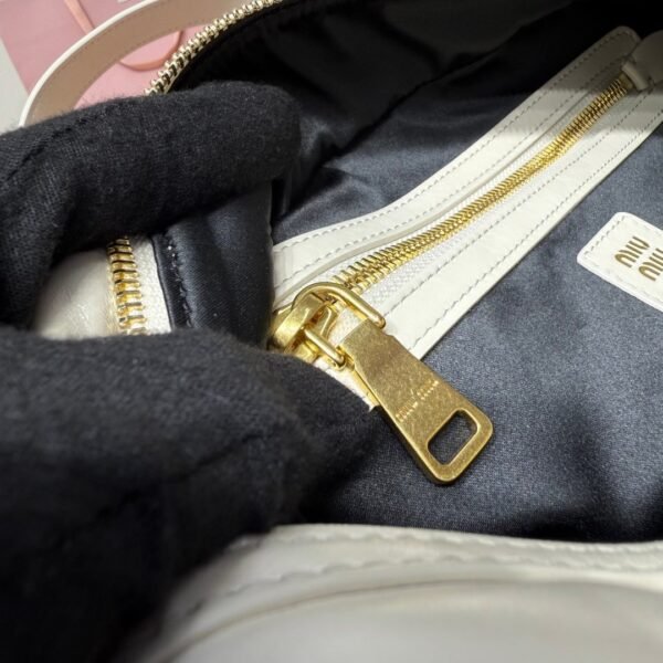 MIUMIU new underarm bowling bag made of soft calfskin material, high-end version, size: 28x15x13cm