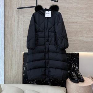 cmp_i1758280424006_6623_0_0.jpg Max Mara white goose down jacket with fur collar, super warm premium version.