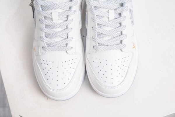 Nike & Louis Vuitton joint casual shoes white and gray stitching denim hook shoes Premium version