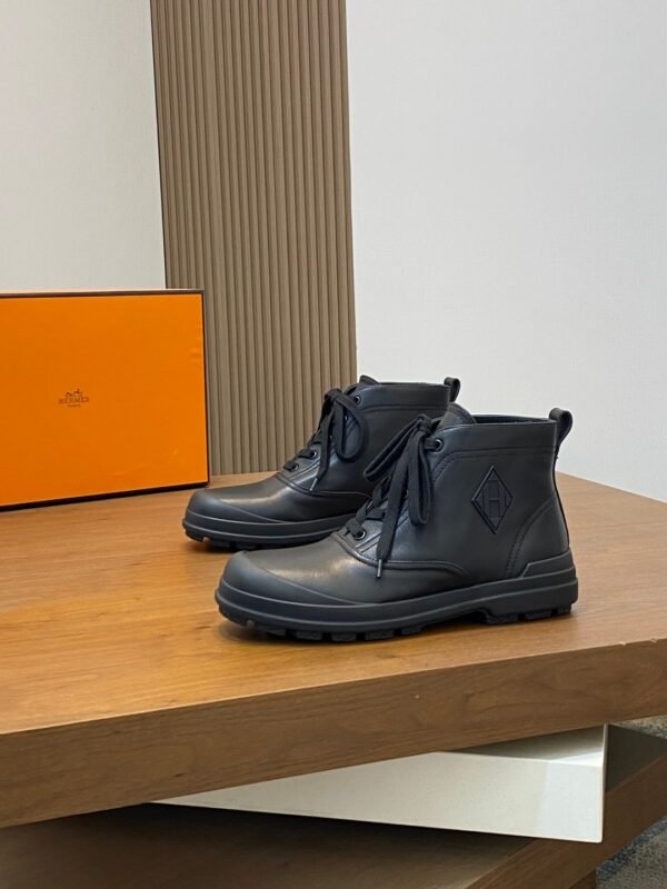 Hermès high-top casual sneakers made of calfskin leather