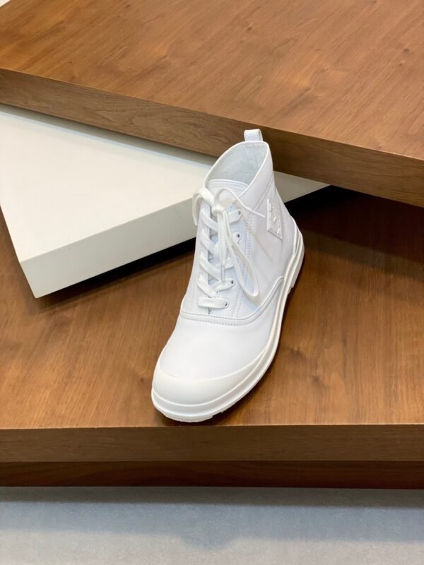 Hermès high-top casual sneakers made of calfskin leather