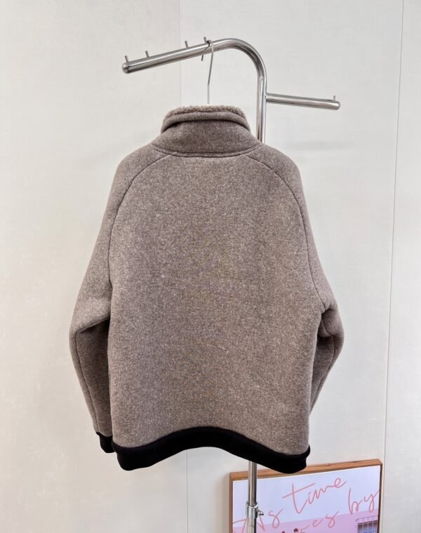 MiuMiu autumn and winter new warm Maillard color matching fleece jacket