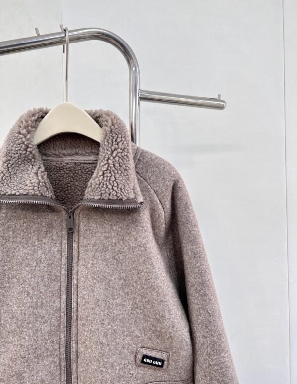 MiuMiu autumn and winter new warm Maillard color matching fleece jacket