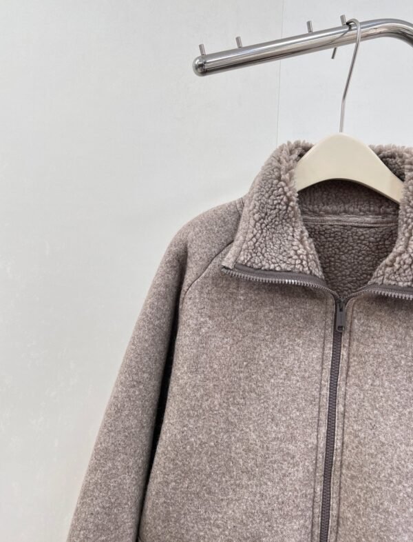 MiuMiu autumn and winter new warm Maillard color matching fleece jacket