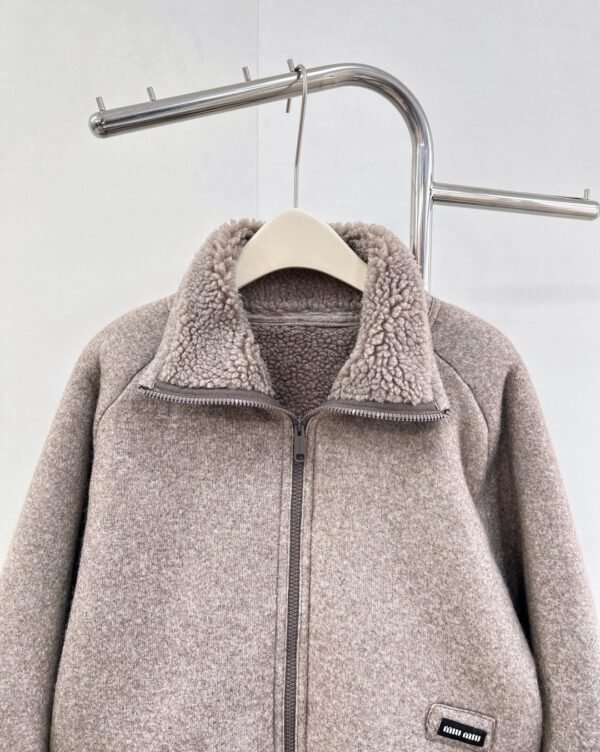 MiuMiu autumn and winter new warm Maillard color matching fleece jacket