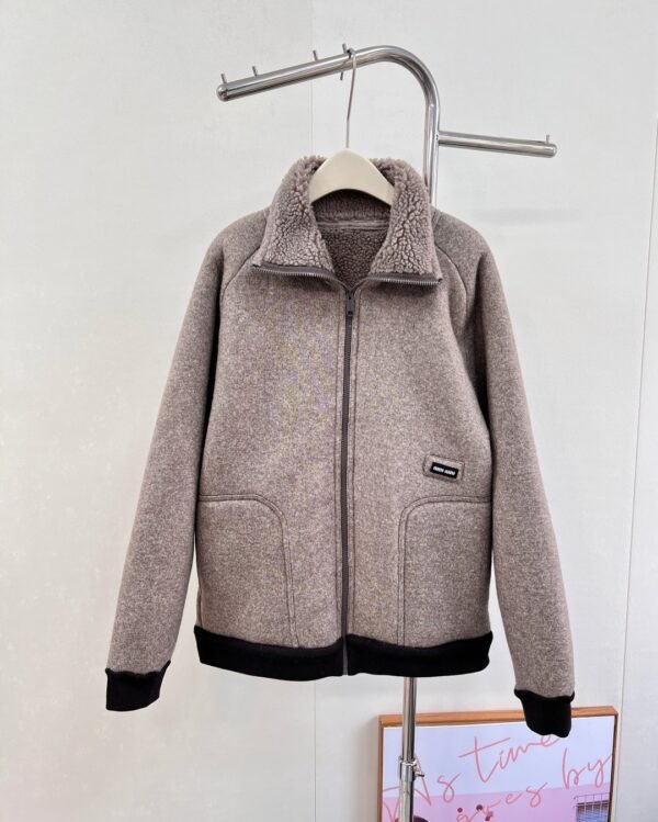 MiuMiu autumn and winter new warm Maillard color matching fleece jacket