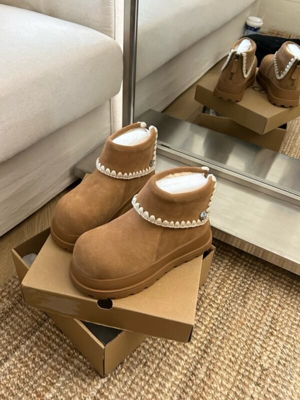 UGG autumn and winter new thick-soled Martin boots Bottom thickness: 5cm
