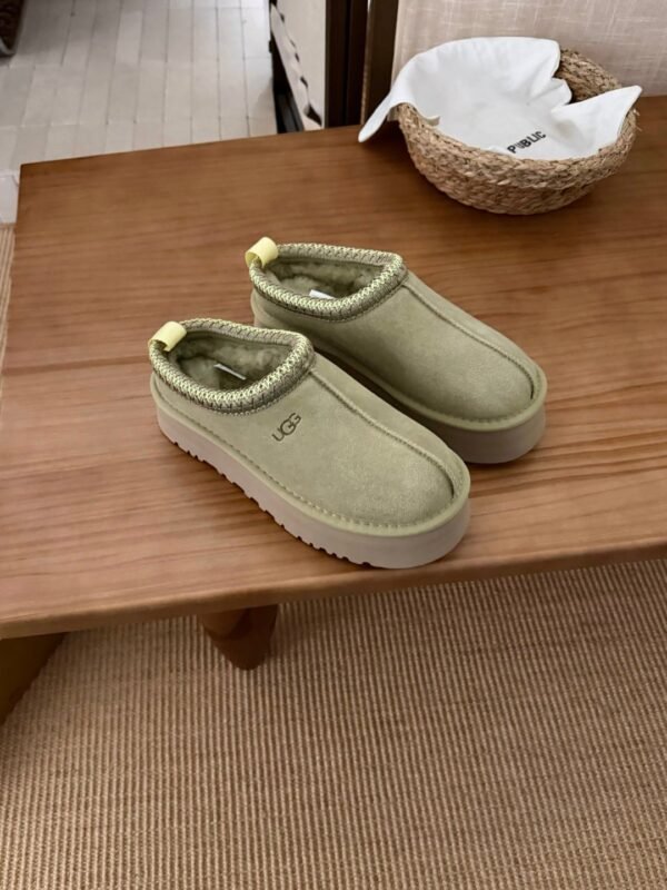 cmp_i1760836700082_3961_0_0.jpg UGG autumn and winter new color matching snow boots lining wool material