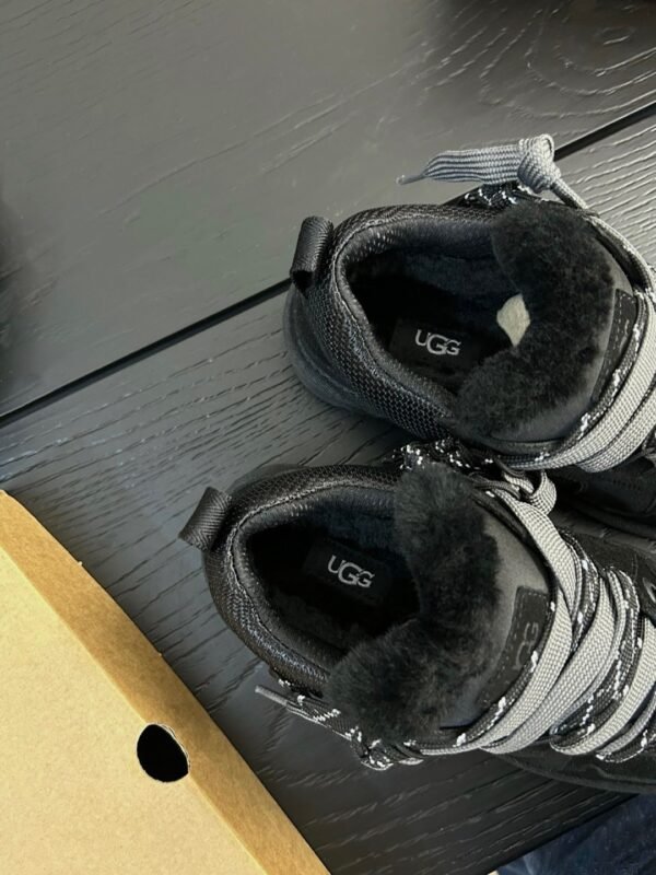 UGG new winter snow boots have a wool lining.