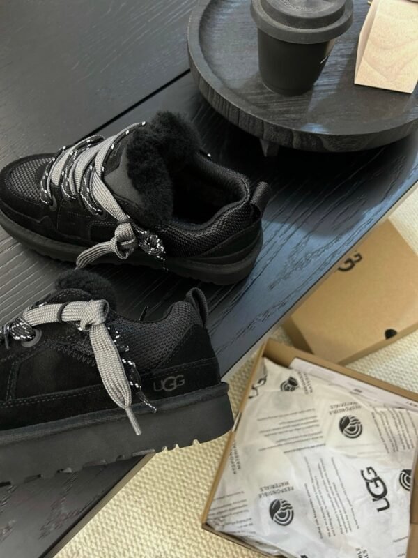UGG new winter snow boots have a wool lining.