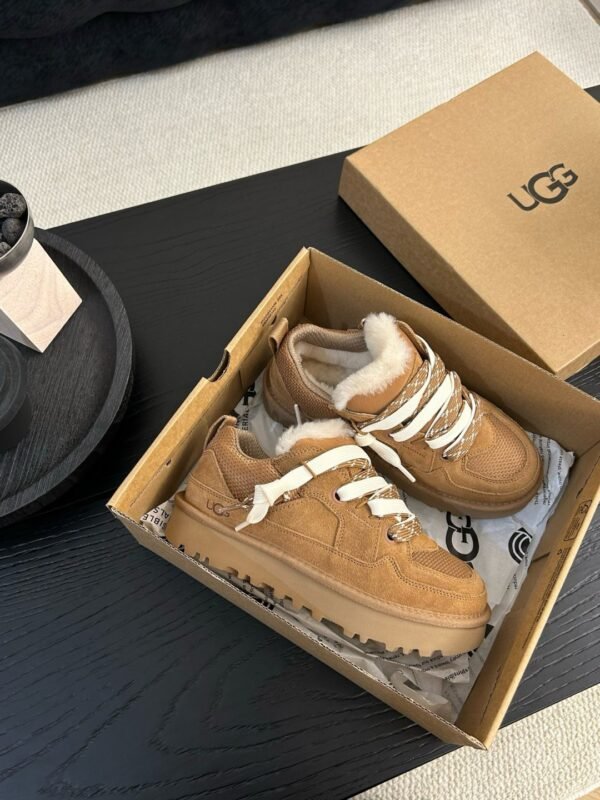UGG new winter snow boots have a wool lining.