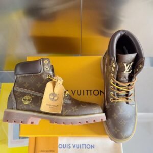 edc61264-11c4-490e-969f-193a3b62ba25.jpg Louis Vuitton x Timberland collaboration boots, embossed waterproof suede cowhide premium leather.