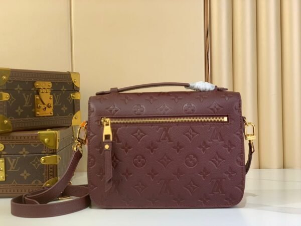 Louis Vuitton Pochette Métis Embossed Handbag (Premium Edition) size: 25x19x7cm