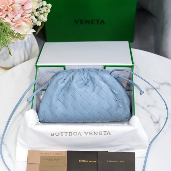 BOTTEGA VENETA Soft lambskin cloud bag, premium version. Dimensions: 23x13x8cm
