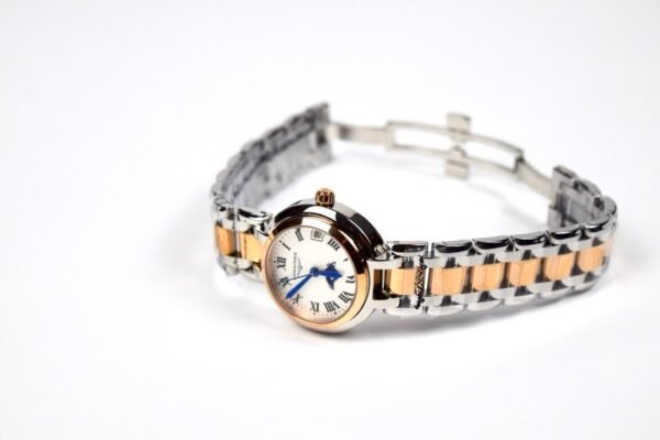 Longines Women’s Heart Moon Series official website, same 1:1 high-end replica watch size 30.5mm X9.4mm