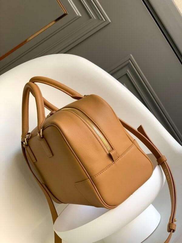 Loewe latest Amazona handbag, premium version1：1, made of cowhide, size: 28*18*11cm