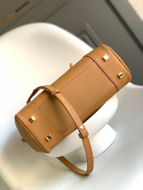 Loewe latest Amazona handbag, premium version1：1, made of cowhide, size: 28*18*11cm