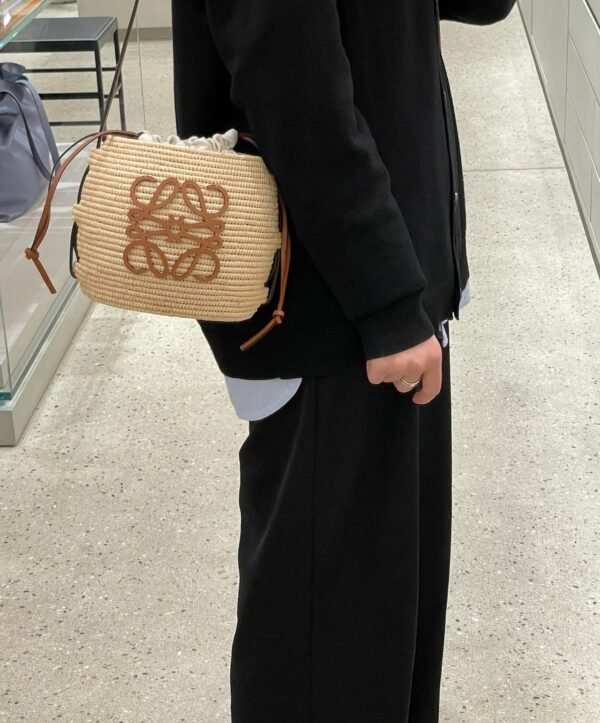 Loewe raffia and cow leather honeycomb basket handbag woven bag Size:  22x12x22cm Premium