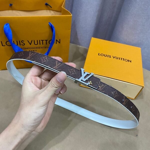 Louis Vuitton premium belt, made of genuine leather, 2cm wide.