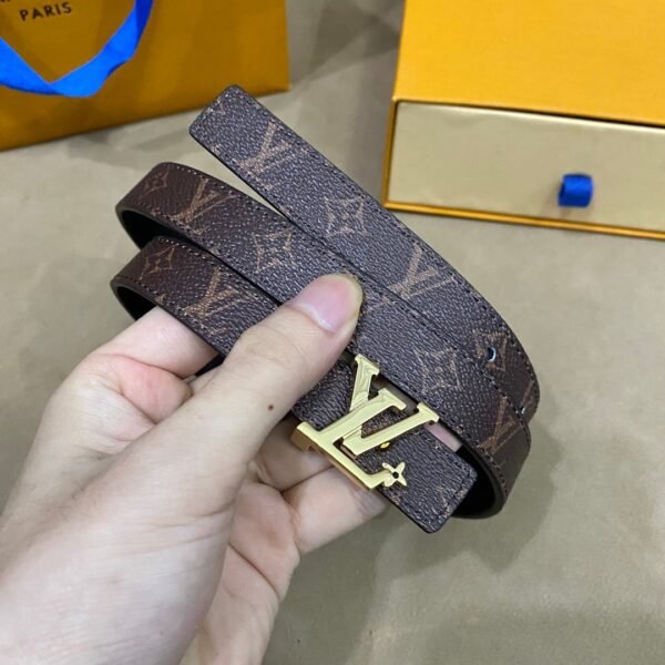 Louis Vuitton premium belt, made of genuine leather, 2cm wide.