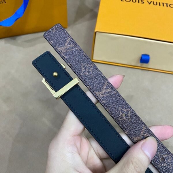 Louis Vuitton premium belt, made of genuine leather, 2cm wide.